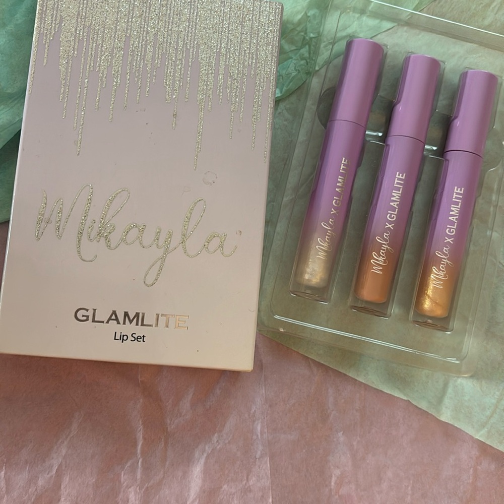 new with box Makayla Glamlite 3 pc lippie set